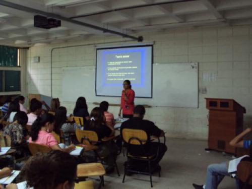importancia del uso de proyectores en el aula by Obdalys Barrios - Issuu